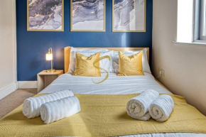Long Stays - Luxury 3BR City Centre - Free WiFi & Parking